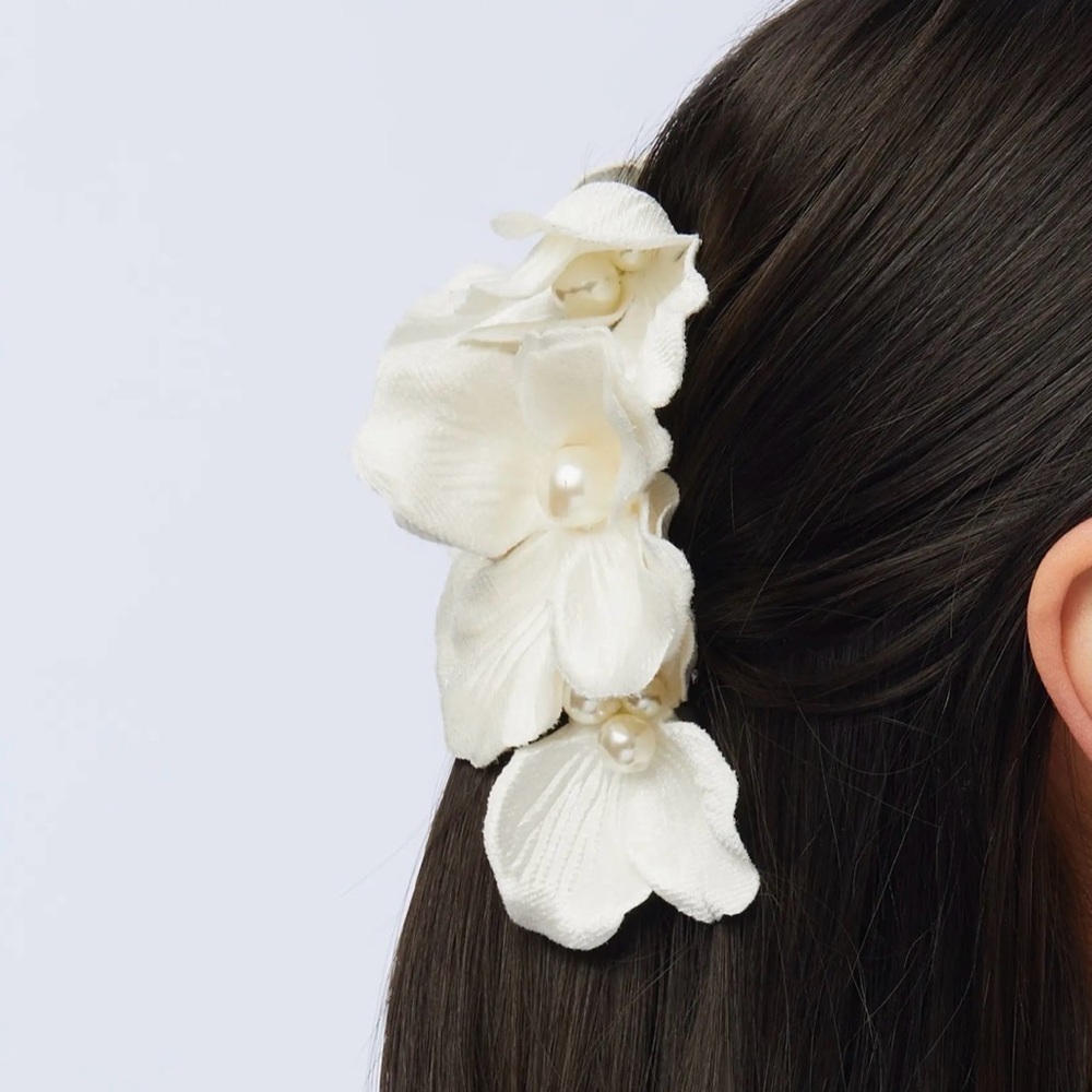 Lele Sadoughi Magnolia Claw Clip